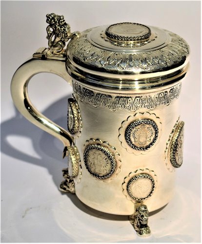 Tankard en argent avec pièces d'argent 